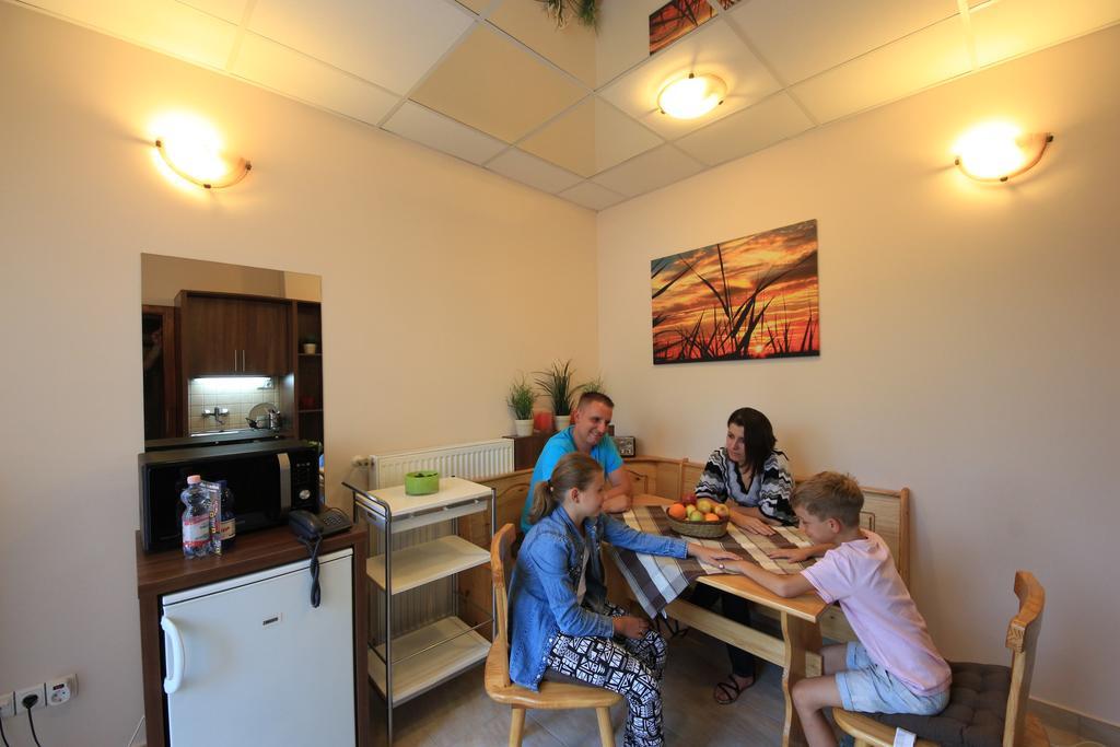 לינה וארוחת בוקר פץ' Napraforgo Wellness Haz Es Panzio מראה חיצוני תמונה
